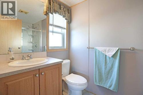 Ensuite - 4 Meadowplace Green E, Brooks, AB 