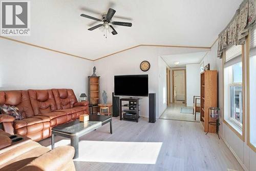 4 Meadowplace Green E, Brooks, AB 