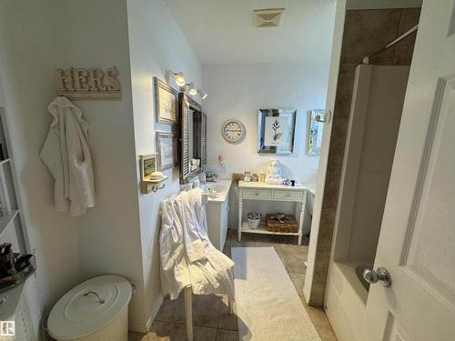 #208 178 Bridgeport Bv, Leduc, AB - Indoor Photo Showing Bathroom