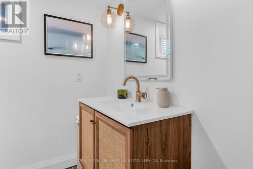 177 Houghton Avenue S, Hamilton, ON - Indoor Photo Showing Bathroom