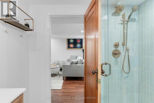 177 Houghton Avenue S, Hamilton, ON - Indoor Photo Showing Bathroom