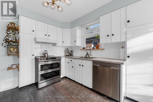 177 Houghton Avenue S, Hamilton, ON - Indoor Photo Showing Kitchen