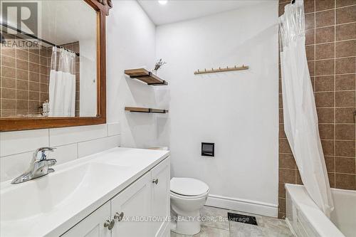 11 Macteith Court, Cambridge, ON - Indoor Photo Showing Bathroom
