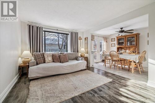 11 Macteith Court, Cambridge, ON - Indoor Photo Showing Living Room