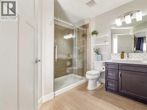 166 Crocus Terrace W, Lethbridge, AB - Indoor Photo Showing Bathroom