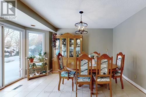 16 Willis Drive, Aurora, ON - Indoor Photo Showing Dining Room