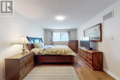 16 Willis Drive, Aurora, ON - Indoor Photo Showing Bedroom