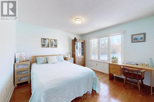 16 Willis Drive, Aurora, ON - Indoor Photo Showing Bedroom