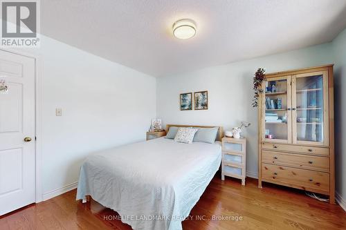 16 Willis Drive, Aurora, ON - Indoor Photo Showing Bedroom