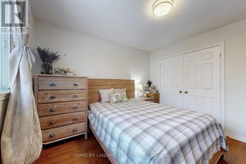 16 Willis Drive, Aurora, ON - Indoor Photo Showing Bedroom