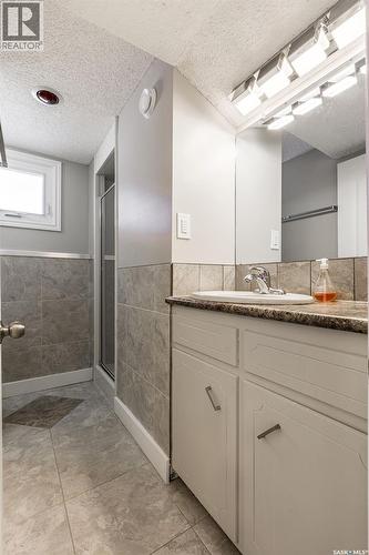 11 Schwager Crescent, Saskatoon, SK - Indoor Photo Showing Bathroom