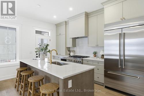 130 Fifth Street, Collingwood, ON - Indoor Photo Showing Kitchen With Upgraded Kitchen