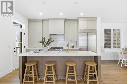 130 Fifth Street, Collingwood, ON - Indoor Photo Showing Kitchen With Upgraded Kitchen