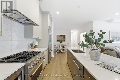 130 Fifth Street, Collingwood, ON - Indoor Photo Showing Kitchen With Upgraded Kitchen