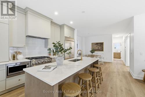 130 Fifth Street, Collingwood, ON - Indoor Photo Showing Kitchen With Upgraded Kitchen