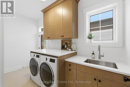 130 Fifth Street, Collingwood, ON - Indoor Photo Showing Laundry Room