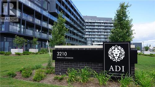 3200 DAKOTA Common Unit# B705  Burlington, ON L7M 2A7