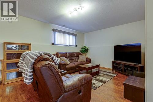 38 Kendrew Drive, Red Deer, AB - Indoor Photo Showing Living Room