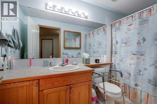 38 Kendrew Drive, Red Deer, AB - Indoor Photo Showing Bathroom