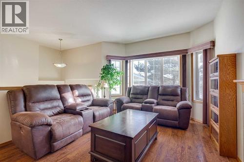 38 Kendrew Drive, Red Deer, AB - Indoor Photo Showing Living Room
