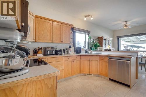 38 Kendrew Drive, Red Deer, AB - Indoor Photo Showing Kitchen