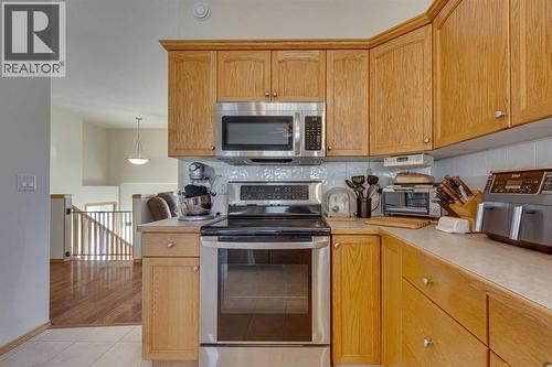 38 Kendrew Drive, Red Deer, AB - Indoor Photo Showing Kitchen