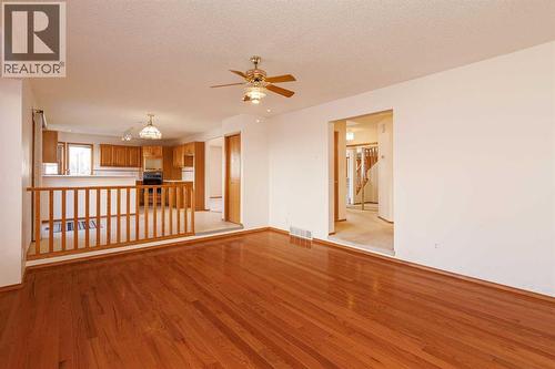 39 Signature Mews Sw, Calgary, AB - Indoor Photo Showing Other Room