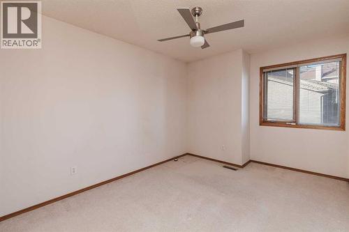 39 Signature Mews Sw, Calgary, AB - Indoor Photo Showing Other Room