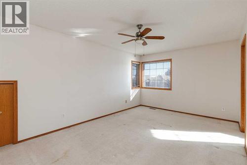 39 Signature Mews Sw, Calgary, AB - Indoor Photo Showing Other Room