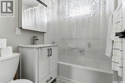 4124 4Th Avenue, Regina, SK - Indoor Photo Showing Bathroom
