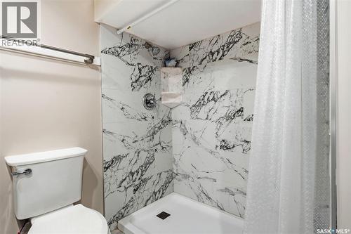 4124 4Th Avenue, Regina, SK - Indoor Photo Showing Bathroom