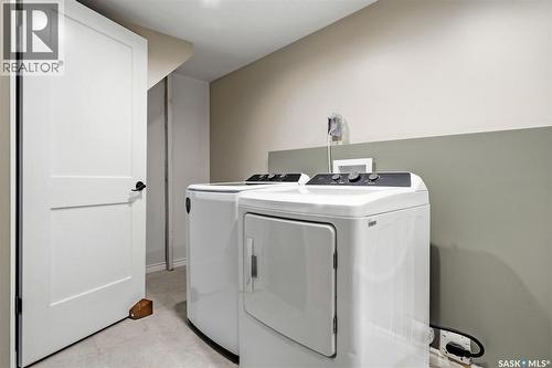 4124 4Th Avenue, Regina, SK - Indoor Photo Showing Laundry Room