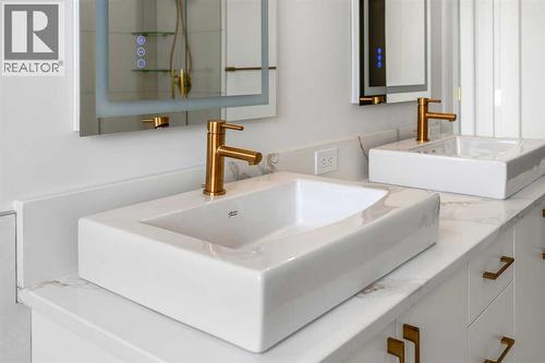 94 Cornerbrook Crescent Ne, Calgary, AB - Indoor Photo Showing Bathroom