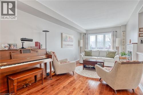 4 Richview Drive, Hamilton, ON - Indoor Photo Showing Living Room