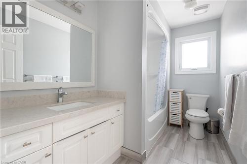 4 Richview Drive, Hamilton, ON - Indoor Photo Showing Bathroom
