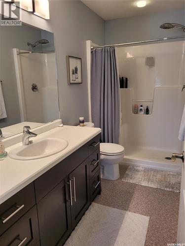 1229 2Nd Avenue N, Saskatoon, SK - Indoor Photo Showing Bathroom