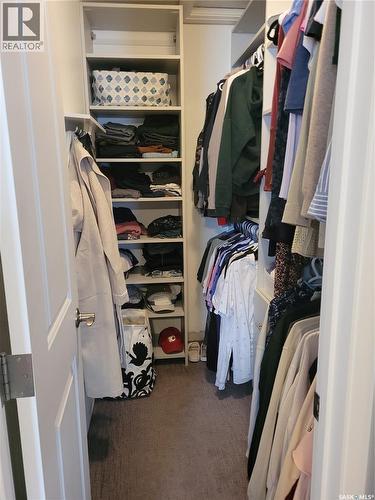 1229 2Nd Avenue N, Saskatoon, SK - Indoor With Storage