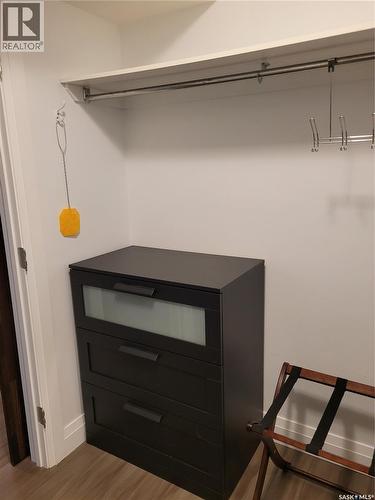 1229 2Nd Avenue N, Saskatoon, SK - Indoor With Storage