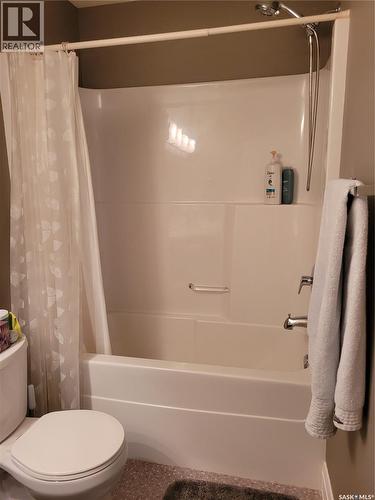 1229 2Nd Avenue N, Saskatoon, SK - Indoor Photo Showing Bathroom