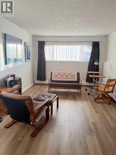 106, 11114 Hoppe, Grande Cache, AB - Indoor Photo Showing Living Room