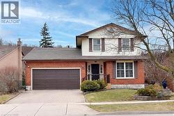 12 BEN NEVIS Drive Stoney Creek, ON L8G 4J6