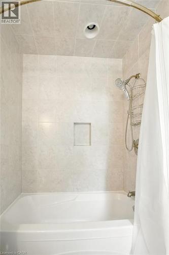 479 Blathwayte Lane, Burlington, ON - Indoor Photo Showing Bathroom
