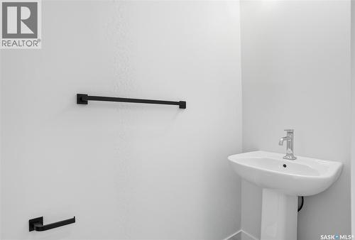 70 Taskamanwa Terrace, Saskatoon, SK - Indoor Photo Showing Bathroom