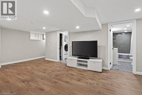 19 Huxley Avenue N, Hamilton, ON - Indoor