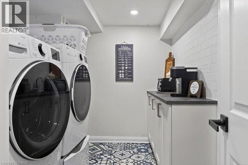 19 Huxley Avenue N, Hamilton, ON - Indoor Photo Showing Laundry Room