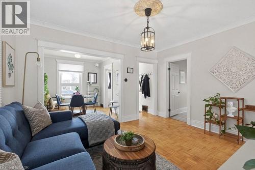 19 Huxley Avenue N, Hamilton, ON - Indoor Photo Showing Living Room