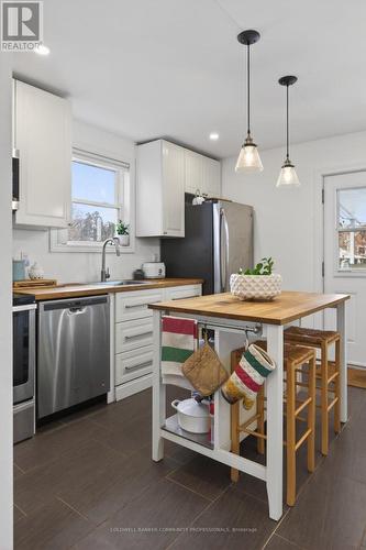 494 Upper Wentworth Street, Hamilton, ON - Indoor Photo Showing Kitchen