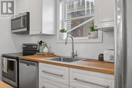 494 Upper Wentworth Street, Hamilton, ON - Indoor Photo Showing Kitchen