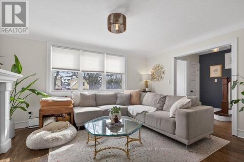 494 Upper Wentworth Street, Hamilton, ON - Indoor Photo Showing Living Room