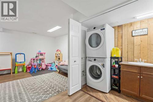 242 Elgin Place Se, Calgary, AB - Indoor Photo Showing Laundry Room